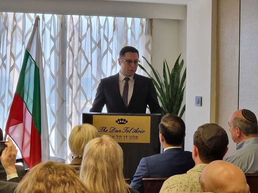 размазан фон poulev_businessforum.jpeg
