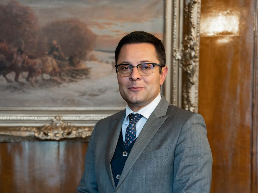 размазан фон aleksandar-pulev-1.jpg