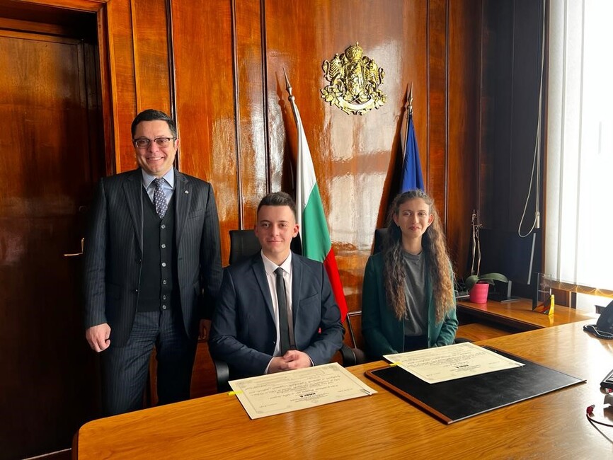 размазан фон ministar_za_edin_den_02_05_23.jpg