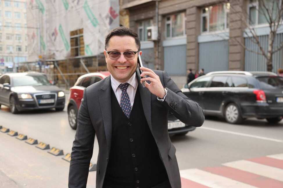 размазан фон aleksandar-pulev-1.jpg