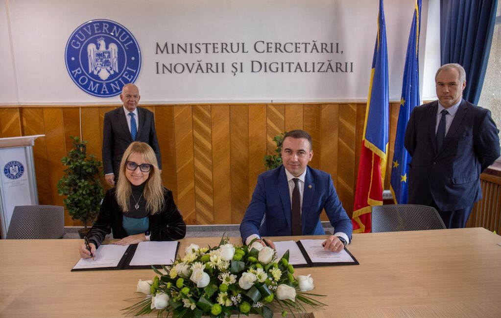 размазан фон balgariya_rumaniya.jpg