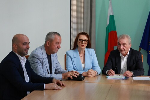 размазан фон burgas_karadimov_oblastni-upraviteli_2024-09-13-1.jpg