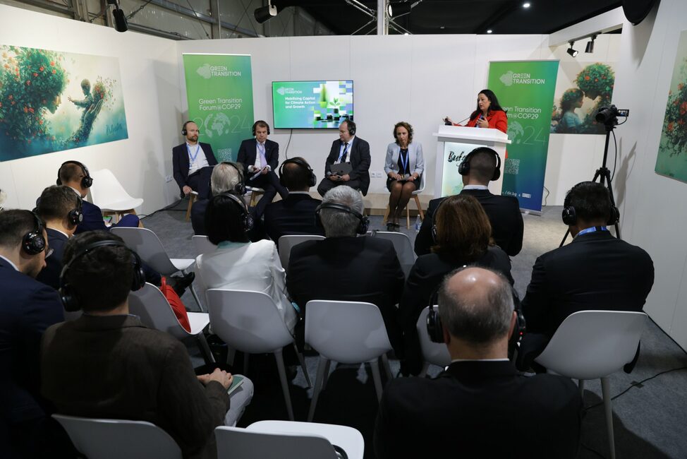 размазан фон cop29_pannel-discussion-scaled.jpg