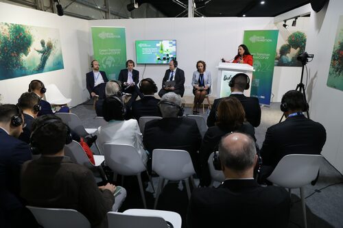 размазан фон cop29_pannel-discussion-scaled.jpg