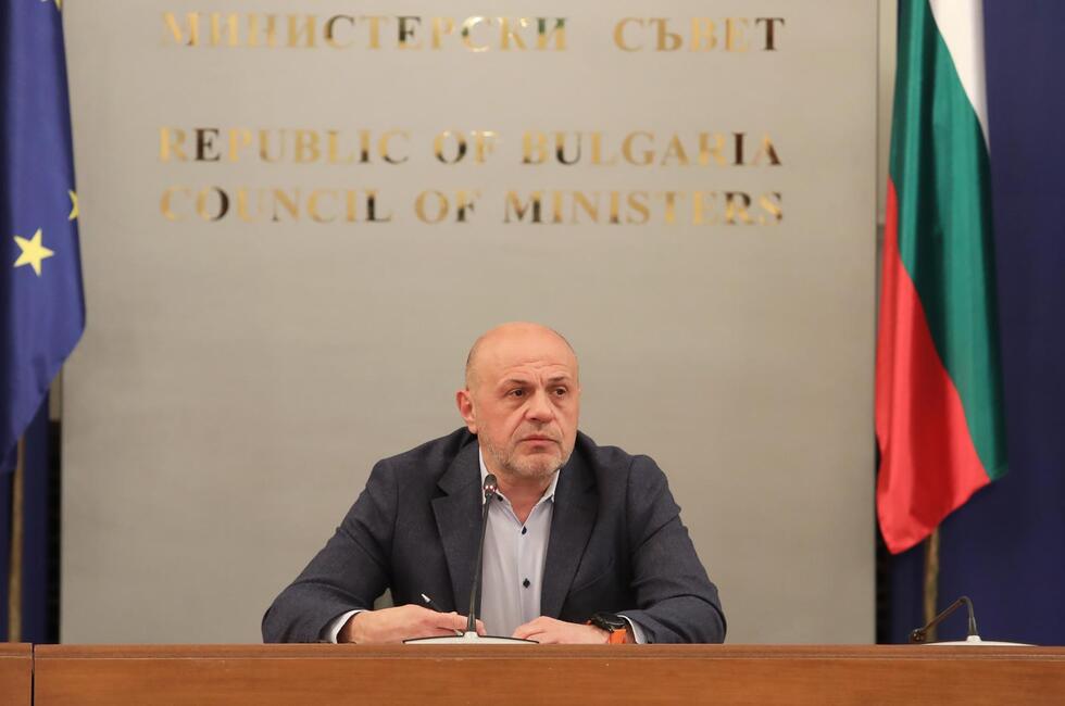 размазан фон tomislav-donchev.jpg