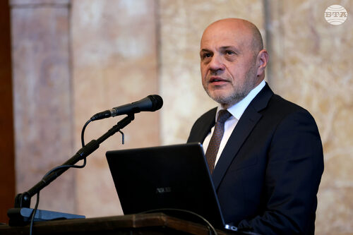 размазан фон bkk_6152-1-scaled.jpg