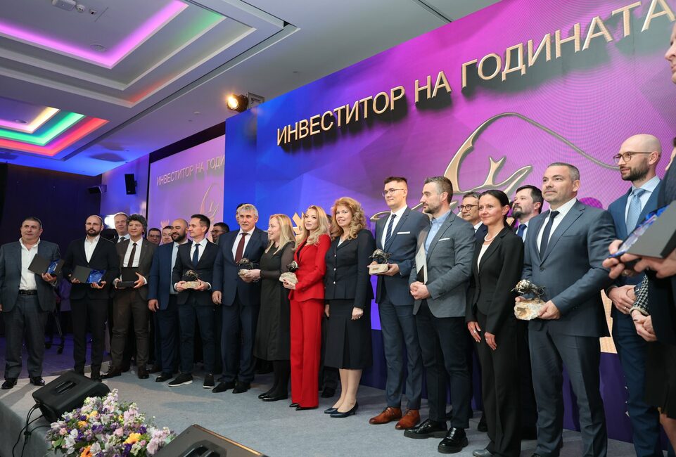 размазан фон 1_nagradeni_investitor_na_godinata-scaled.jpg