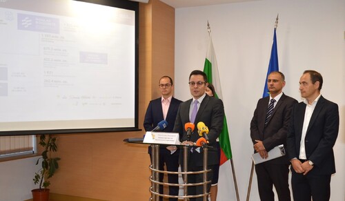 размазан фон 1_ministar__pulev_19_08.jpg