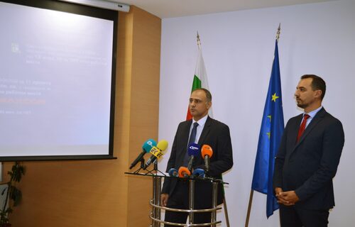 размазан фон savov_bogdanov_brifing_25_08_22-scaled.jpg