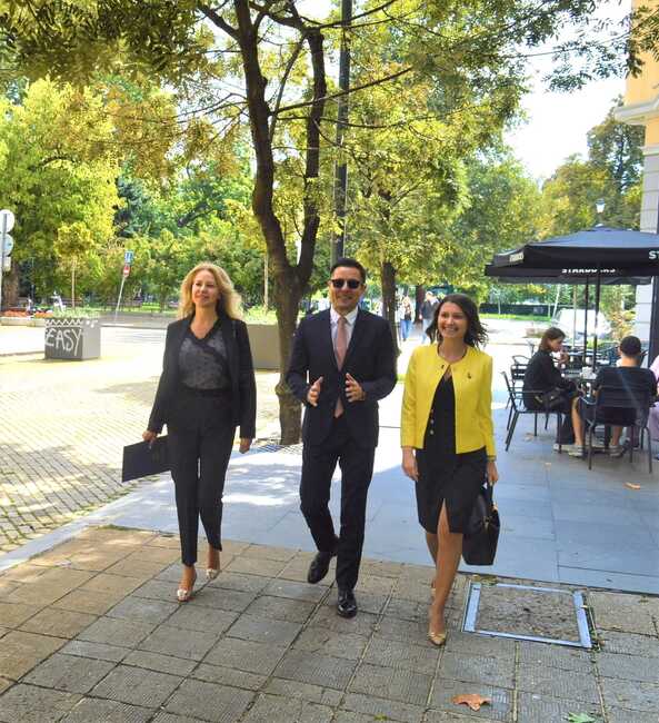 размазан фон otlyavo-iliyana-ilieva-glaven-direktor-na-gd-efk-sredata-aleksandar-pulev-ministar-na-inovacziite-i-rastezha-otdyasno-nadya-hristova-zam-ministar-na-inovacziite-i-rastezha.jpeg