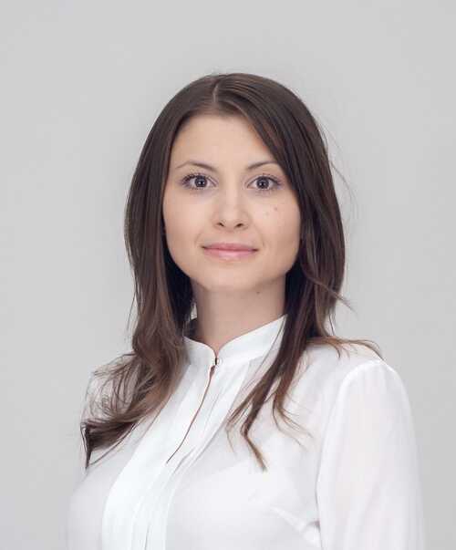 размазан фон zam._ministar_nadya_hristova.jpg