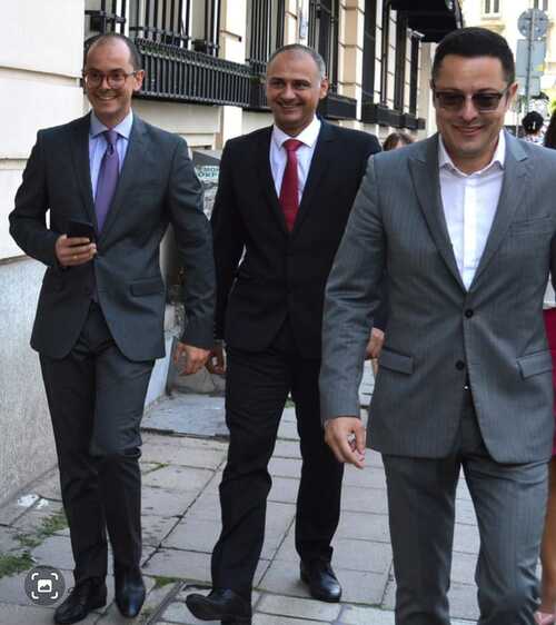 размазан фон qkimov_savov_pulev.jpg